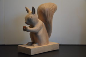 sculpture bois ecureuil